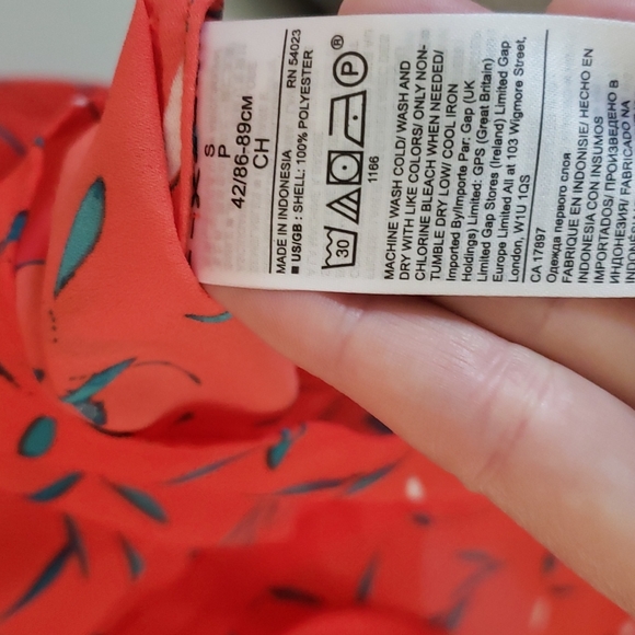 Banana Republic red long sleeve shirt - Picture 3 of 3